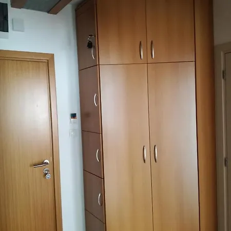 33 In Iceberg Apartment
