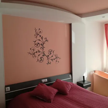 33 In Iceberg Apartment