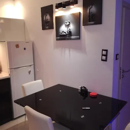 33 In Iceberg Apartment